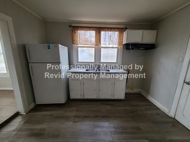 Building Photo - Section 8 Accepted!!