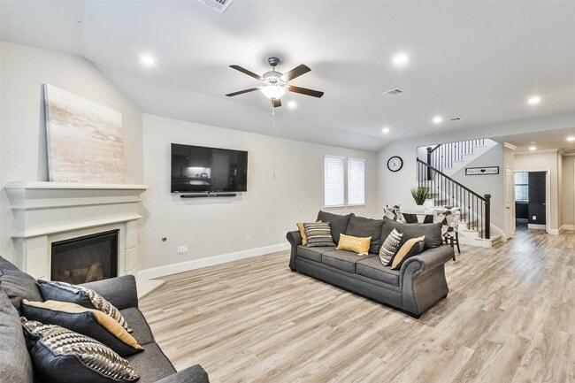 Building Photo - 22095 Volante Dr