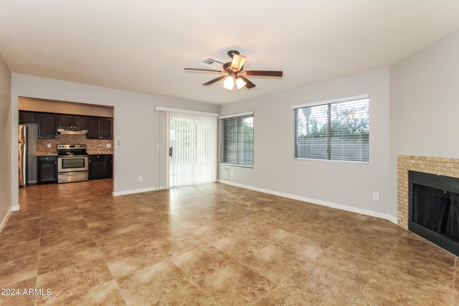 Building Photo - 6646 W Sunnyside Dr