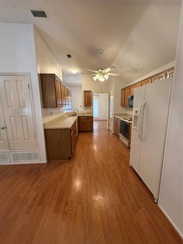 Building Photo - 5210 Manhassett Dr
