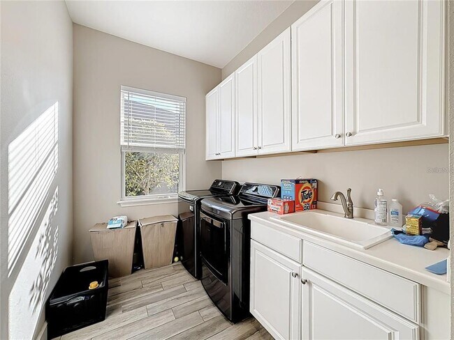Building Photo - 6006 Anise Dr