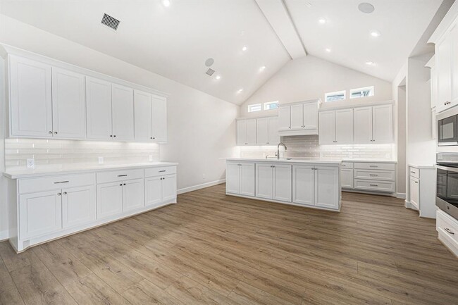 Building Photo - 3515 Lauriston Dr