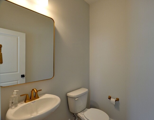 Building Photo - 4 Bedroom 3.5 Bath House in Twin Lakes - J...