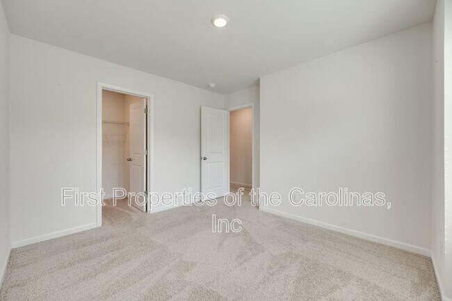 Building Photo - 642 Altamonte Dr