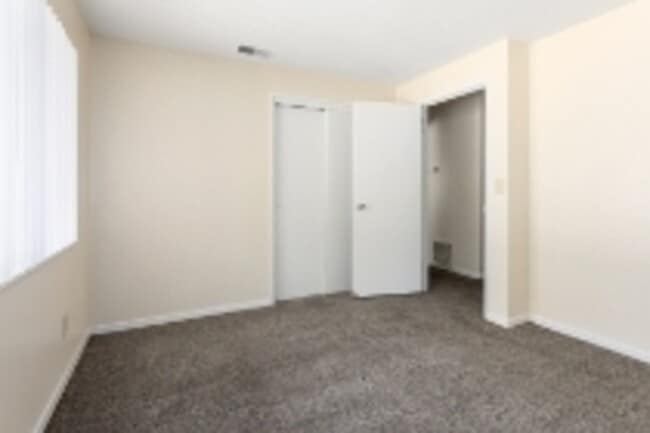 Building Photo - 439 W 87 Pl