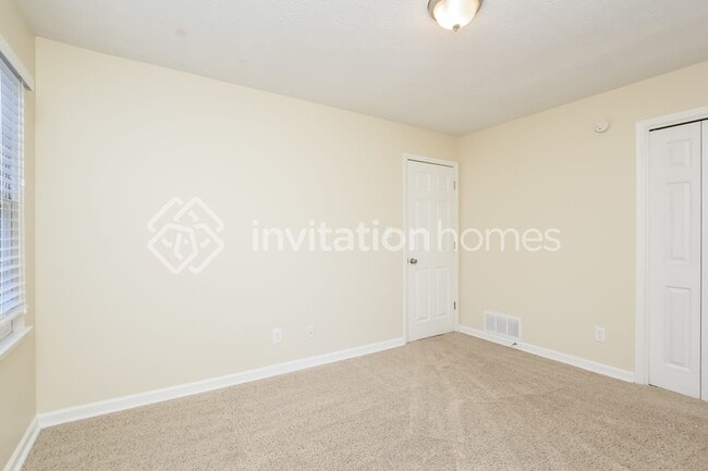 Building Photo - 260 Lantern Ridge Ct