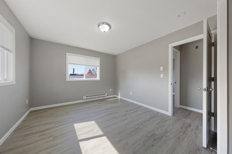 Building Photo - 1402 Division St W