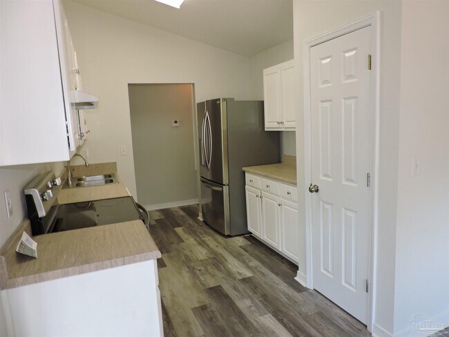 Building Photo - 3971 Sunny Manor Cir