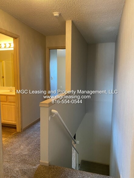 Building Photo - 910 Garden Dr