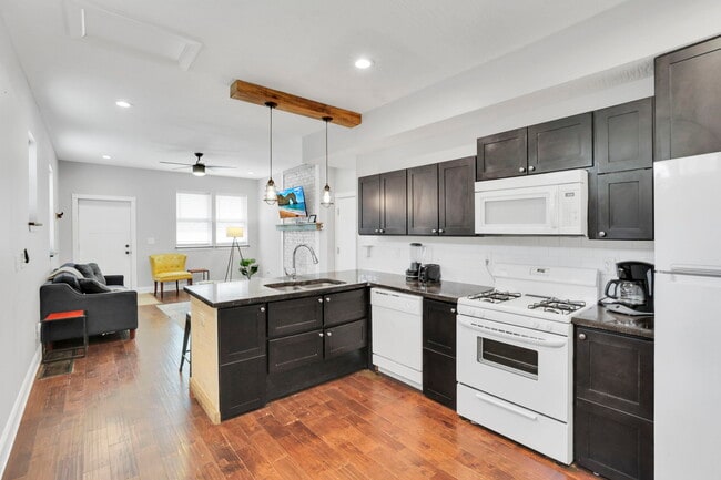 Building Photo - 288 S Souder Ave