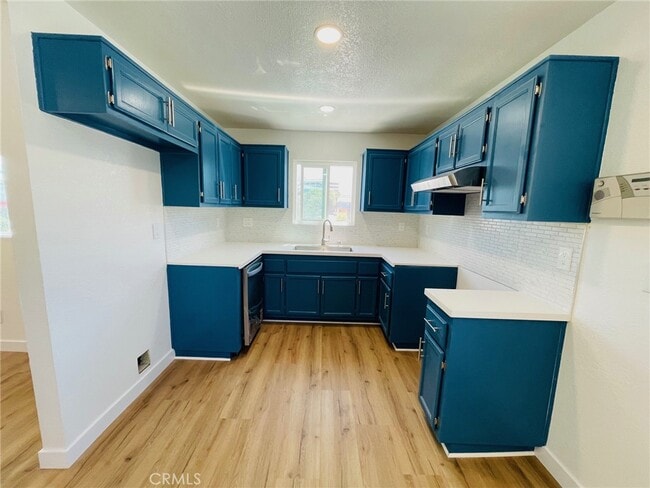 Building Photo - 1332 W 20th St