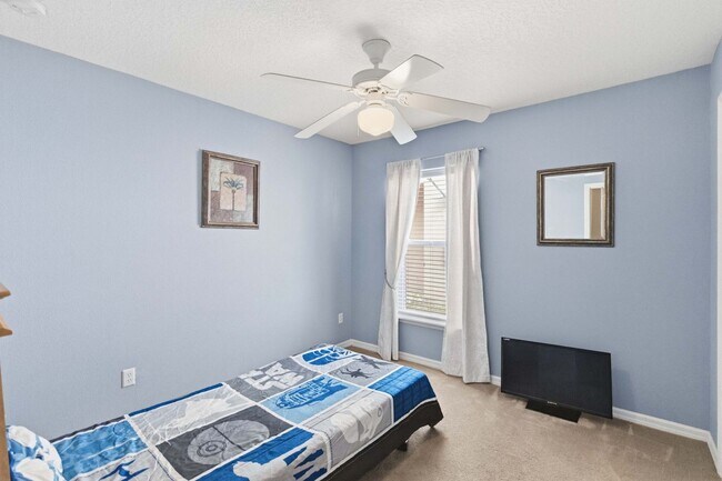 Building Photo - Single Family Home in Davenport now Available For Rent!