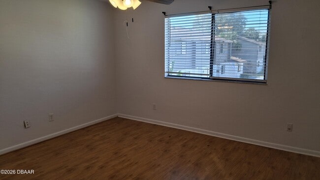 Building Photo - 196 W Sandalwood Ct