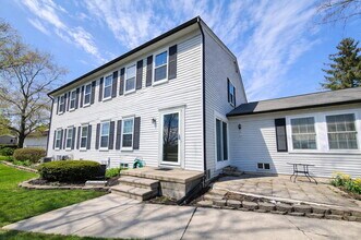 Building Photo - 2 Bedroom, 1.5 Bath Townhouse with Galley Kitchen & All Appliances, Open Living Area, Finished Ba...