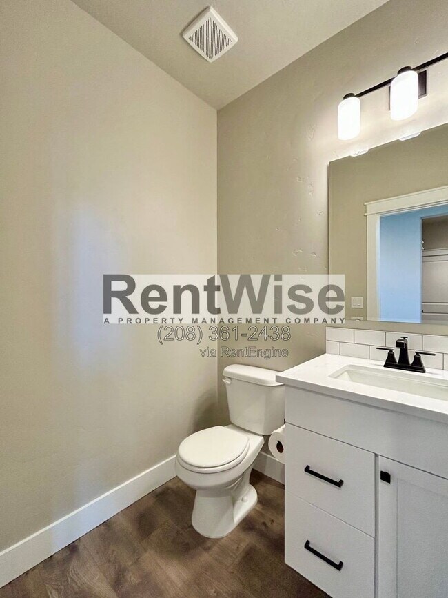 Building Photo - 5925 W Sprig Dr