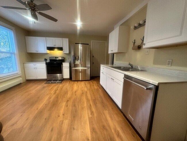 Building Photo - 163 Austin St