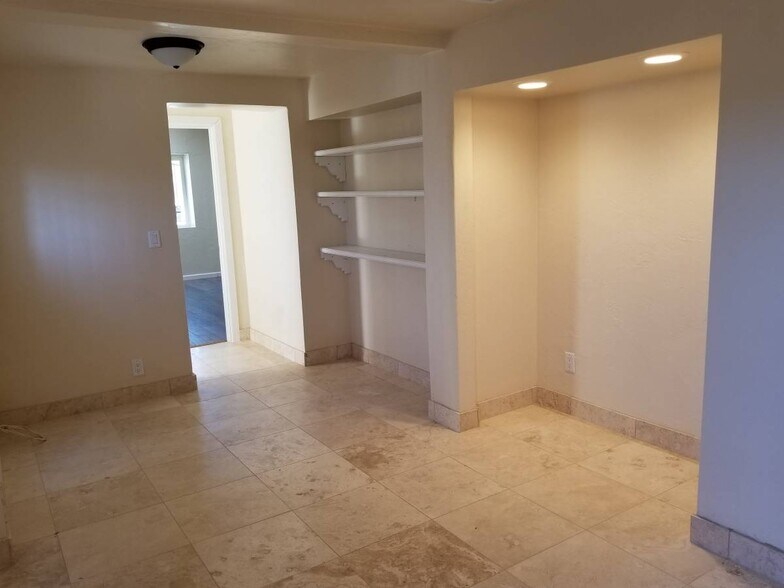 Building Photo - 1827 E 9th St