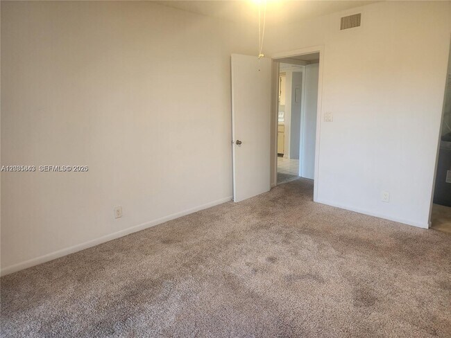 Building Photo - 8100 Geneva Ct