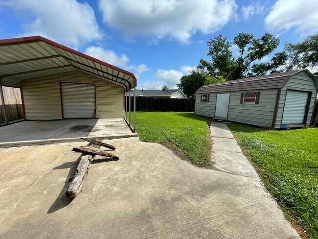 Building Photo - 1409 Sunset Dr