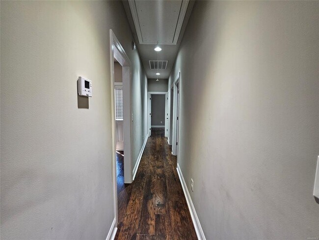 Building Photo - 1017 Ridge Point Dr