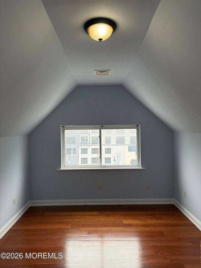 Building Photo - 206 3rd Ave