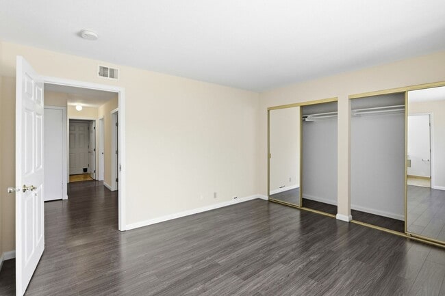 Building Photo - 663 Albion Dr