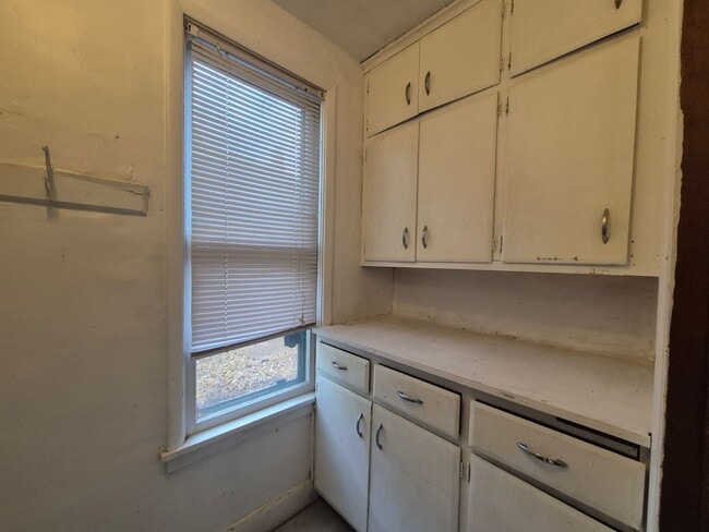 Building Photo - 416 Daly St