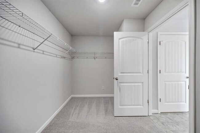 Building Photo - 167 Fernbrook Trl