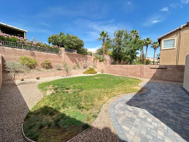 Building Photo - Desirable Summerlin Home 4 Bedrooms 2.5 Ba...