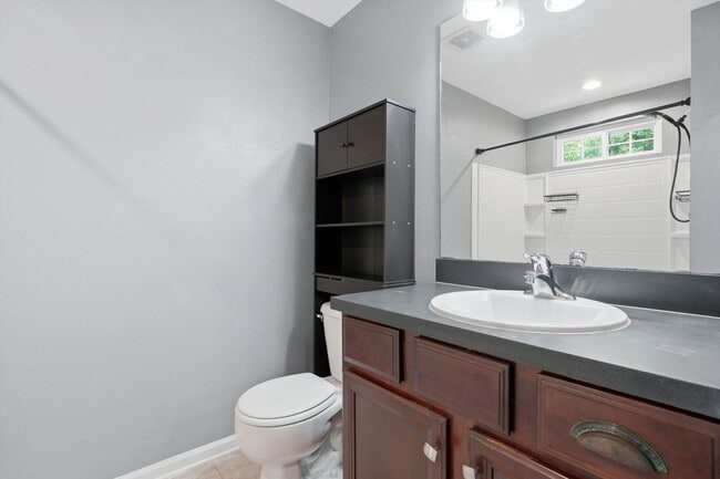 Building Photo - Beautiful TownHome