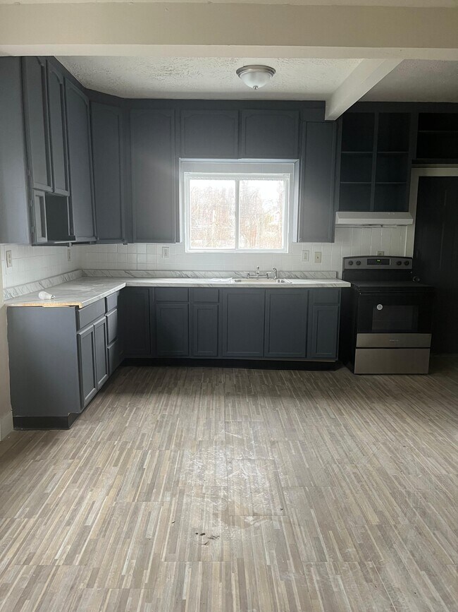 Building Photo - 3701 E 69