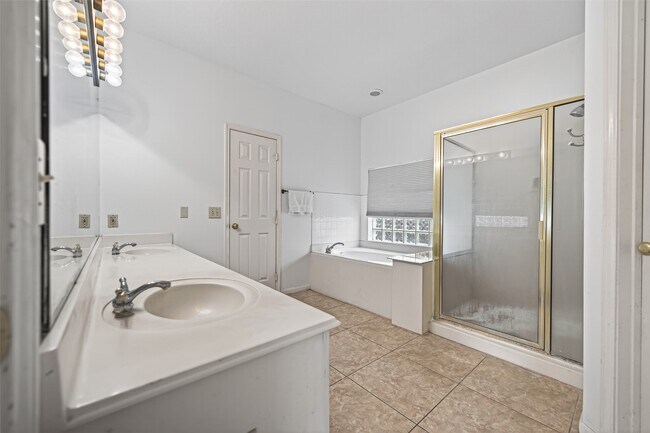 Building Photo - 12727 Magnolia Leaf St