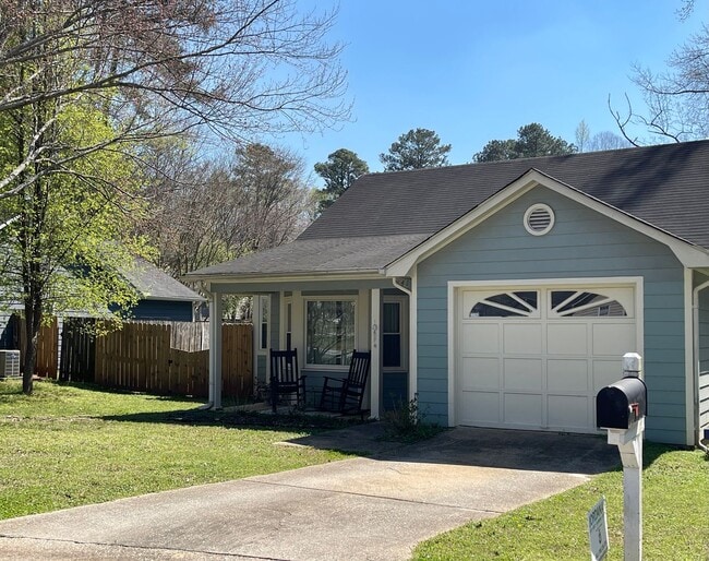 Building Photo - 2/2