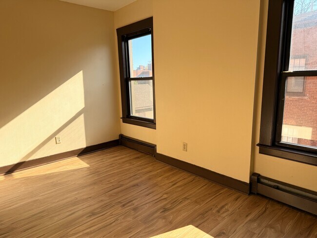 Building Photo - 52-54 Alden St