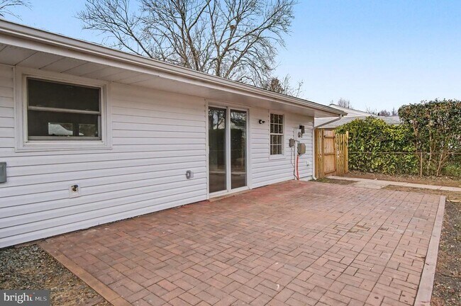 Building Photo - 312 E Gordon St