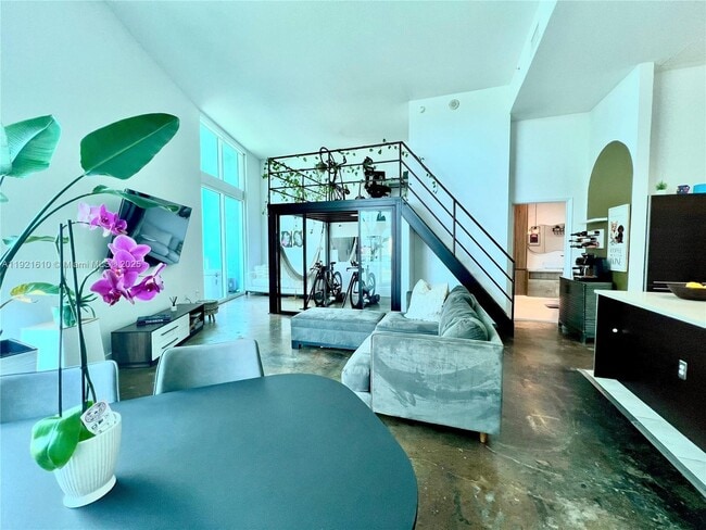 Building Photo - 1900 N Bayshore Dr