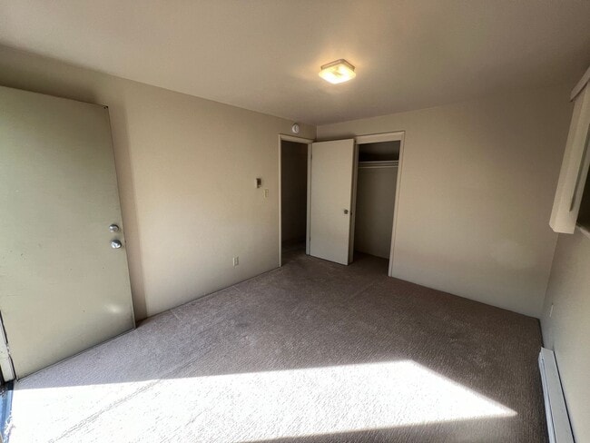 Building Photo - Spacious Fremont 2BR/1BA, split level with private balcony, recently remodeled kitchen!