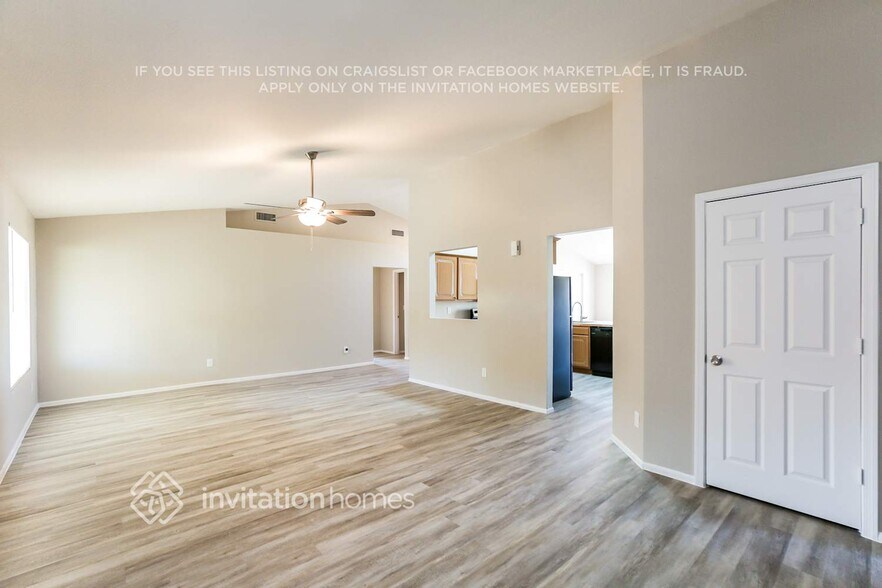 Building Photo - 8226 W Larkspur Dr