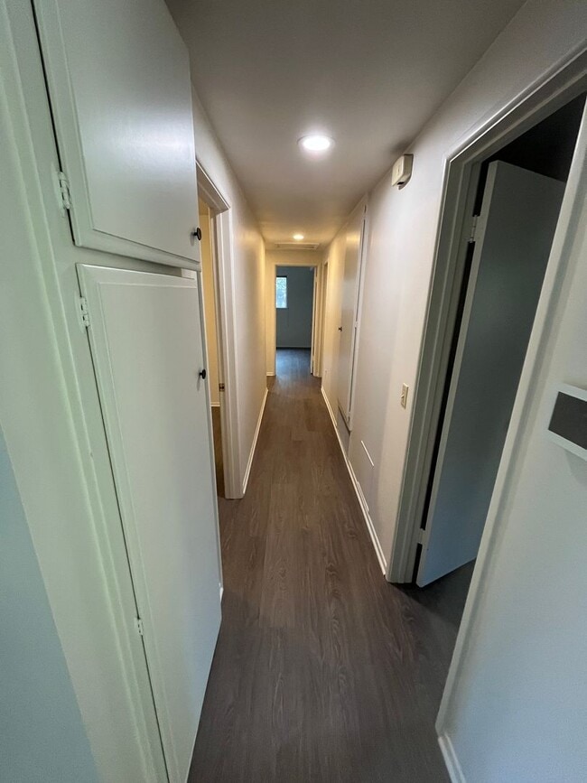 Building Photo - Single Family Home