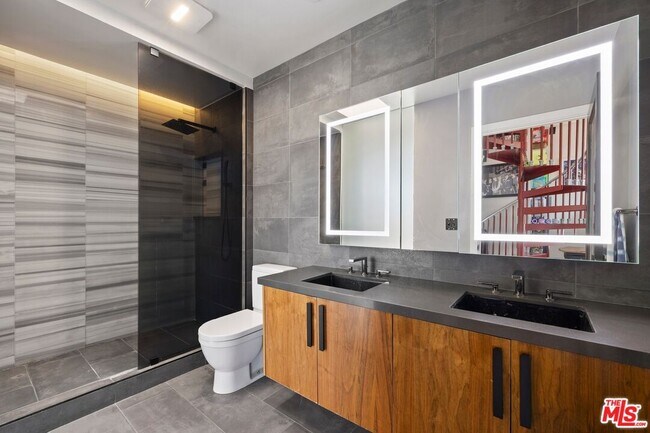 Building Photo - 140 S Gramercy Pl