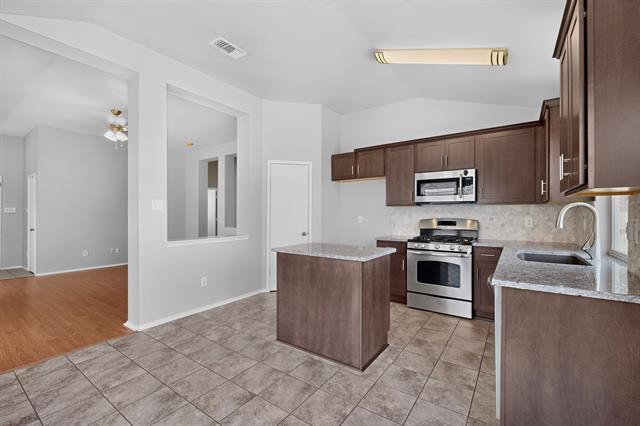 Building Photo - 9012 Boone Dr