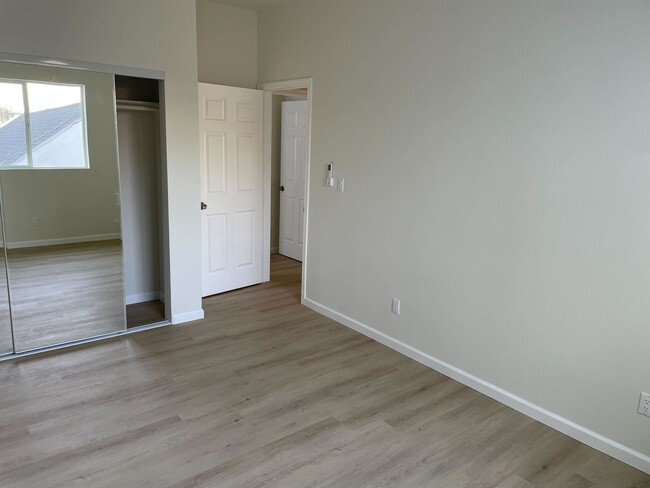 Building Photo - New 4 Bedroom House in Echo Park!