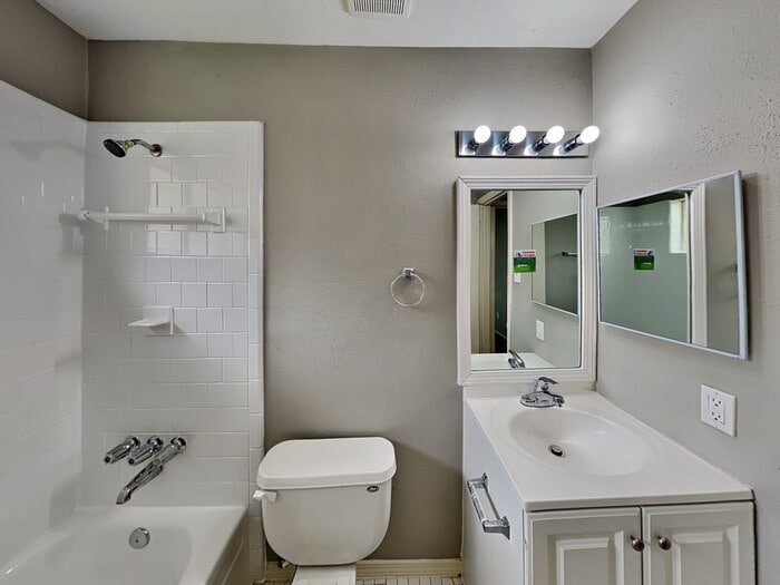 Building Photo - 24030 Griffin House Ln
