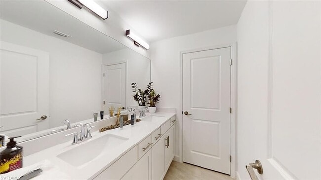 Building Photo - 18302 Ridgeline Dr