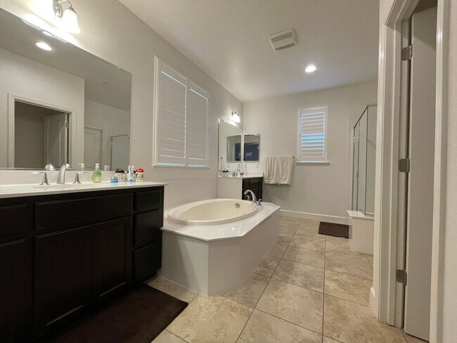 Building Photo - Southtown Home