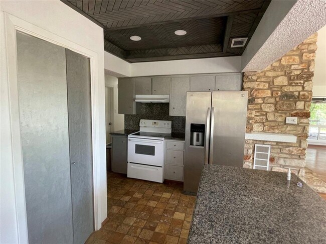 Building Photo - 5802 Longhorn Landing