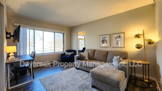 Building Photo - 1258 10th St N