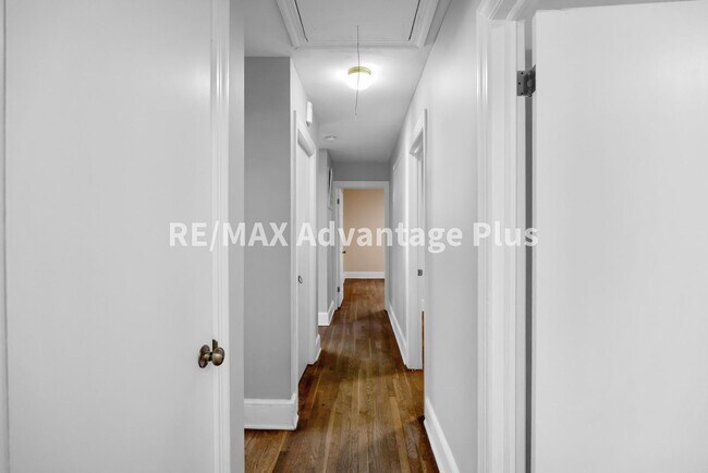Building Photo - 1508 Noblin Dr