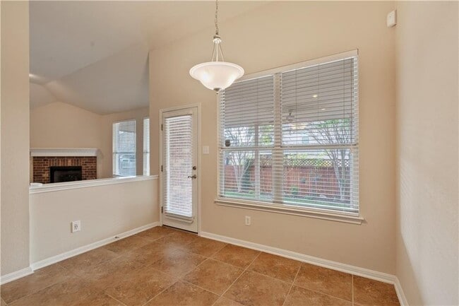 Building Photo - 2405 Speidel Dr