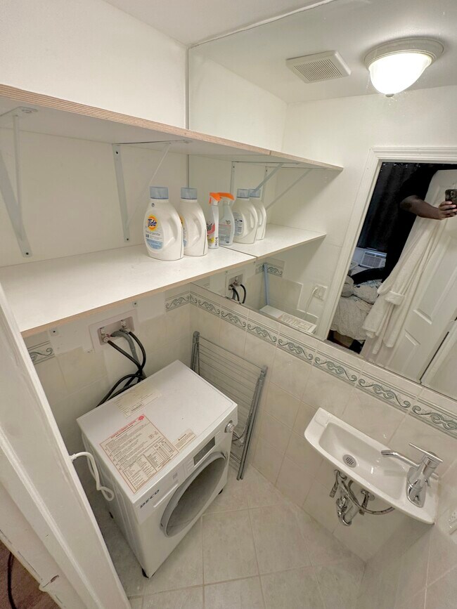 Building Photo - 273 Albany Ave